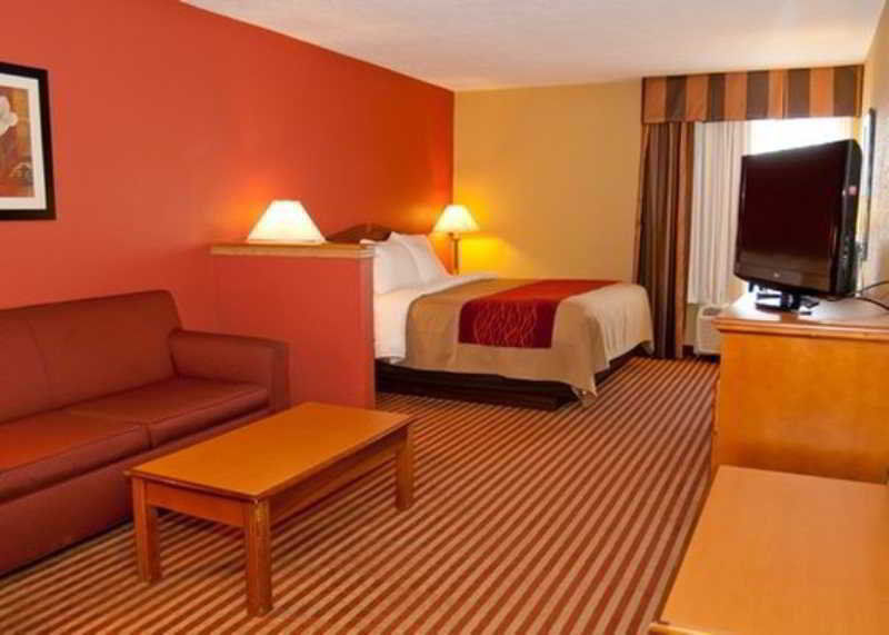 Comfort Inn & Suites Cincinnati Eastgate Exterior foto